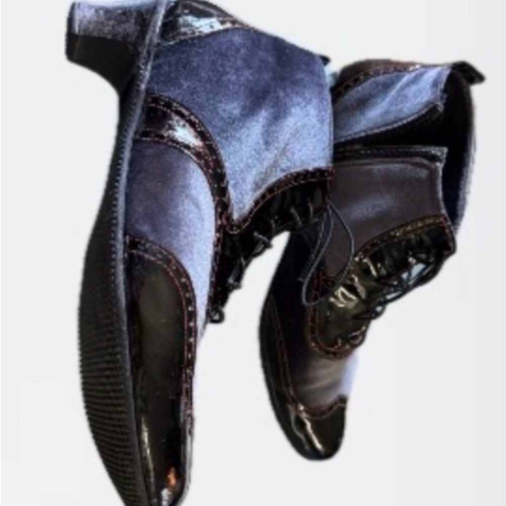 Bebop Mellow by Fluevog Women’s Navy and Black Casual Lace-Up Shoes